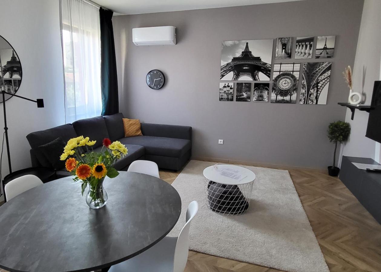 Dotis Apartman Tata Eksteriør billede