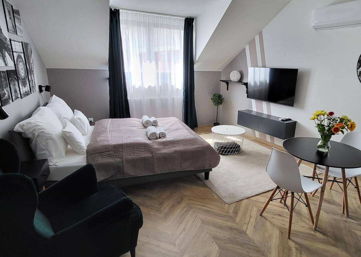 Dotis Apartman Tata Eksteriør billede