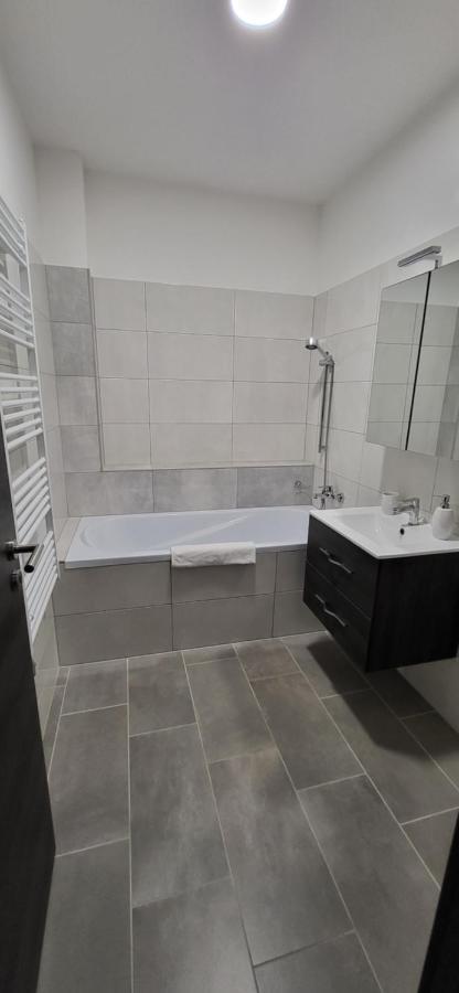 Dotis Apartman Tata Eksteriør billede