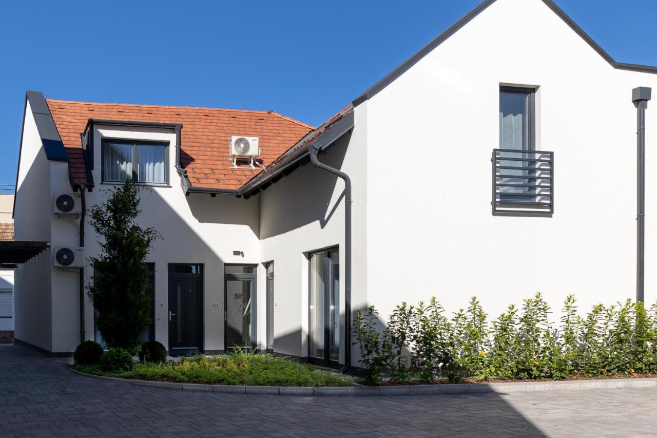 Dotis Apartman Tata Eksteriør billede