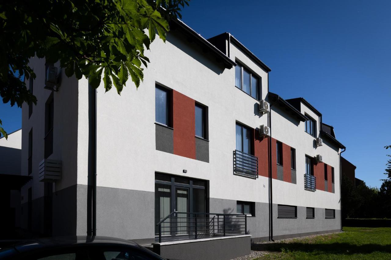 Dotis Apartman Tata Eksteriør billede