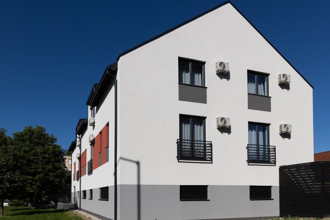 Dotis Apartman Tata Eksteriør billede